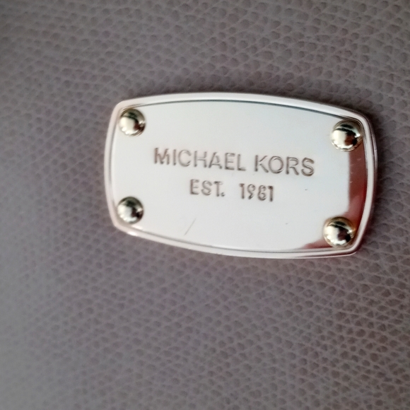 Michael Kors purse excellent condition - Picture 8 of 14